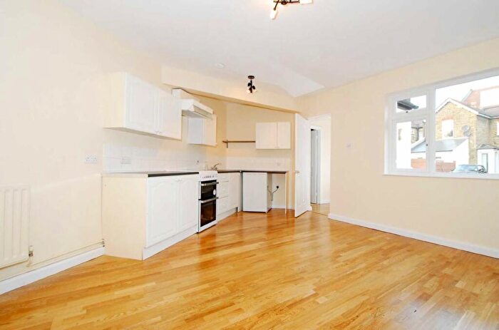 Flat To Rent In Sistova Road, Balham, SW12