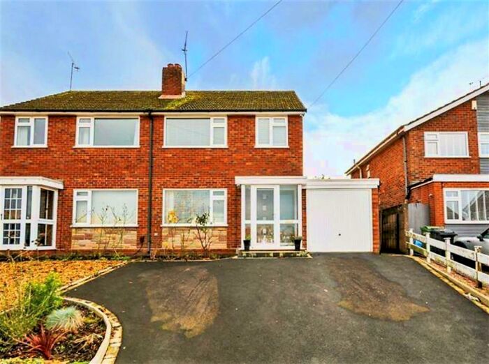 Houses for sale in Oaken, WV8, Staffordshire
