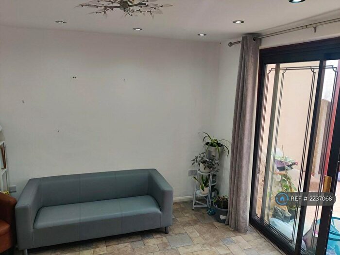 4 Bedroom Semi-Detached House To Rent In London, London, DA7