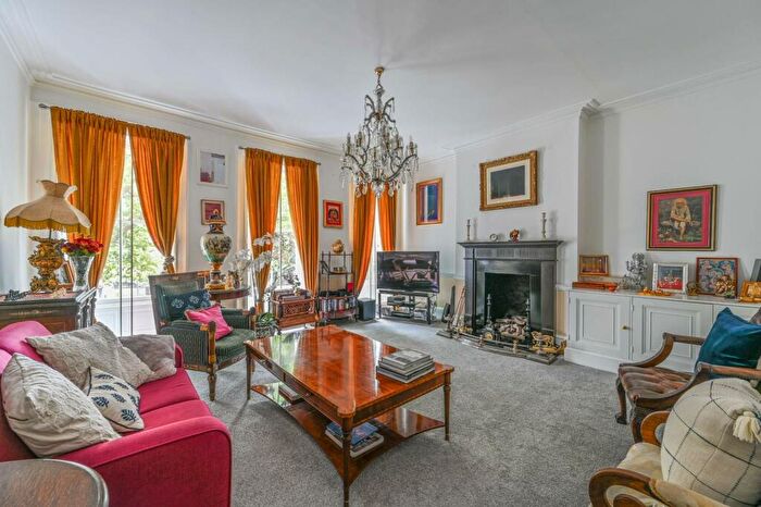 4 Bedroom Maisonette To Rent In Kennington Road, Kennington, London, SE11