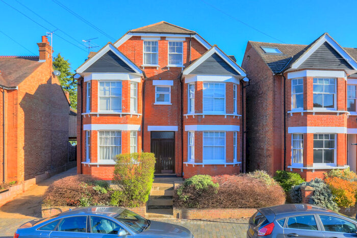 2 Bedroom Apartment To Rent In Ramsbury Road, St Albans, Herts, AL1