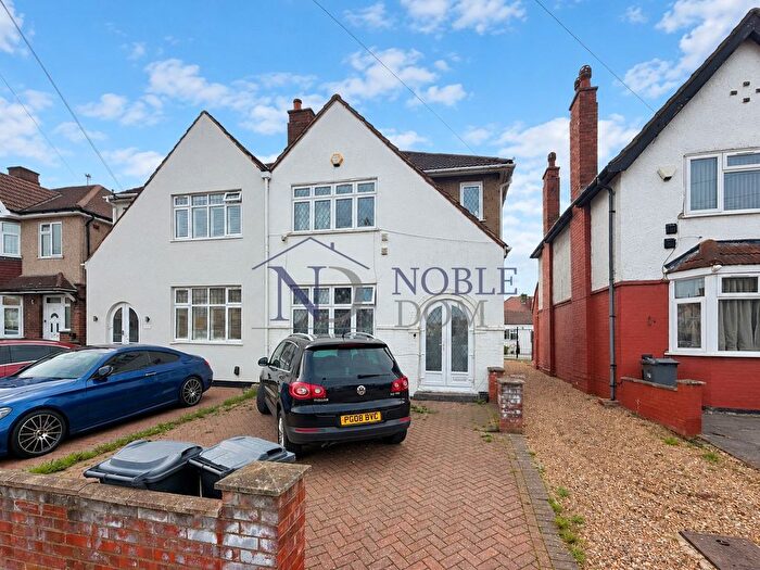 3 Bedroom Semi Detached House To Rent In Heath Road, Hounslow, TW3