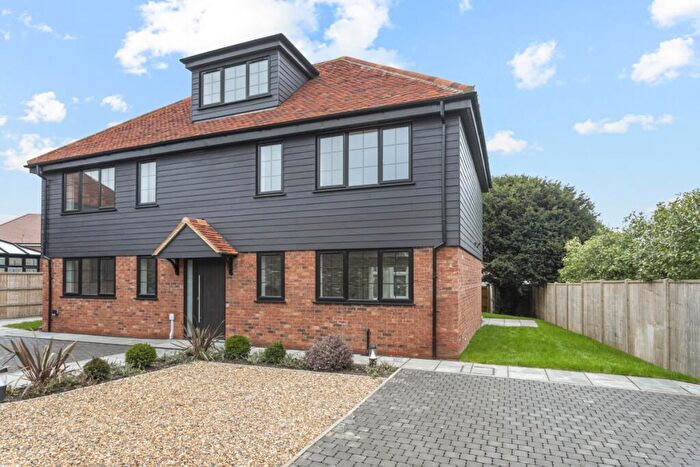 5 Bedroom Detached House To Rent In Goffs Lane, Goffs Oak, EN7