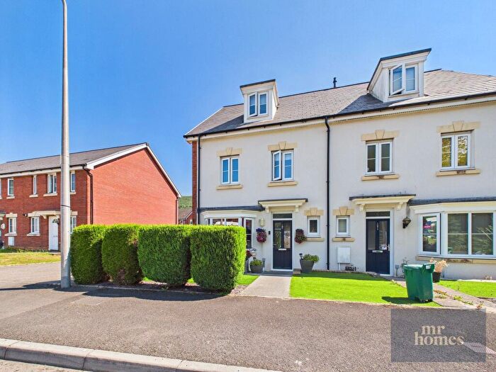 4 Bedroom Town House For Sale In Clos Llewellyn, Taffs Well, Cardiff, CF15
