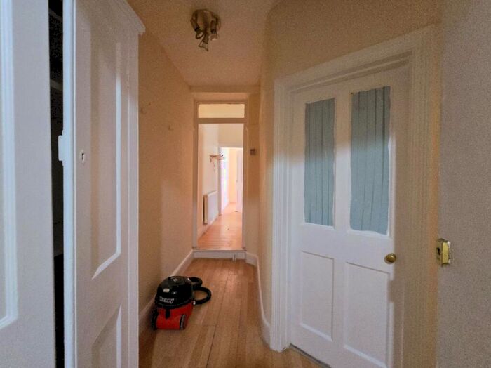 1 Bedroom Apartment To Rent In Green Lanes, Palmers Green, N13