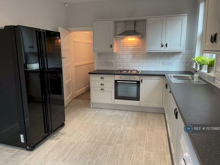 3 Bedroom Semi-Detached House To Rent In Clive Road, Prenton, CH43