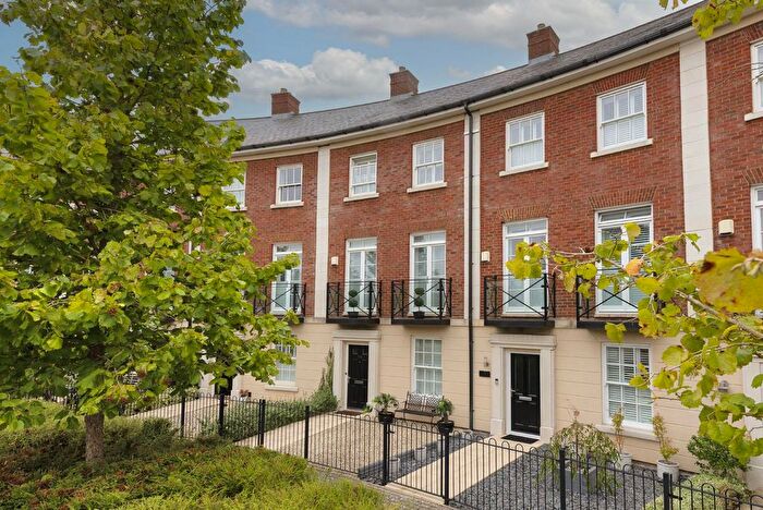 4 Bedroom Town House For Sale In Beacon Avenue, Kings Hill, ME19