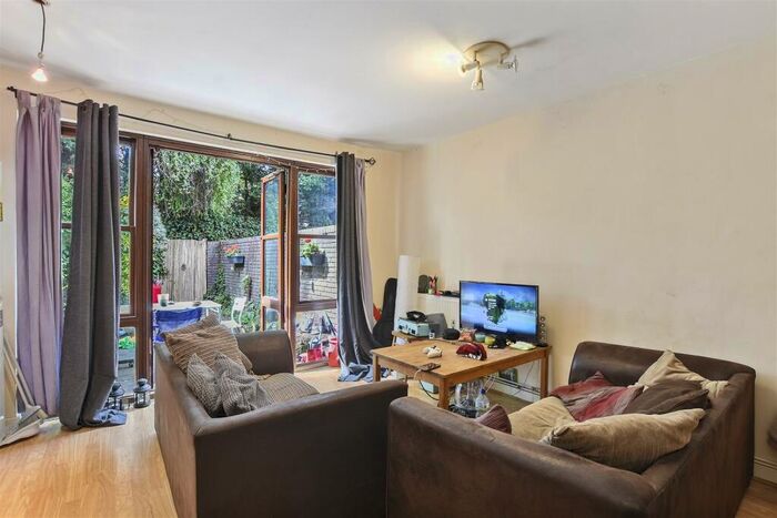 4 Bedroom Apartment To Rent In Brondesbury Park, London, NW6