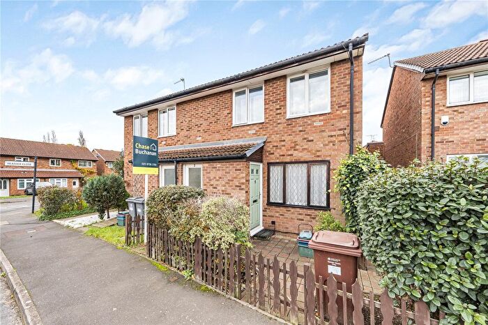 1 Bedroom Maisonette For Sale In Heather Close, Isleworth, TW7