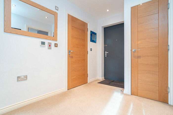 2 Bedroom Flat For Sale In Flat, Hatters Lane, Canonmills, EH7