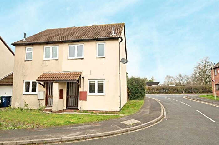 2 Bedroom House To Rent In Broadfields, Littlemore, OX4