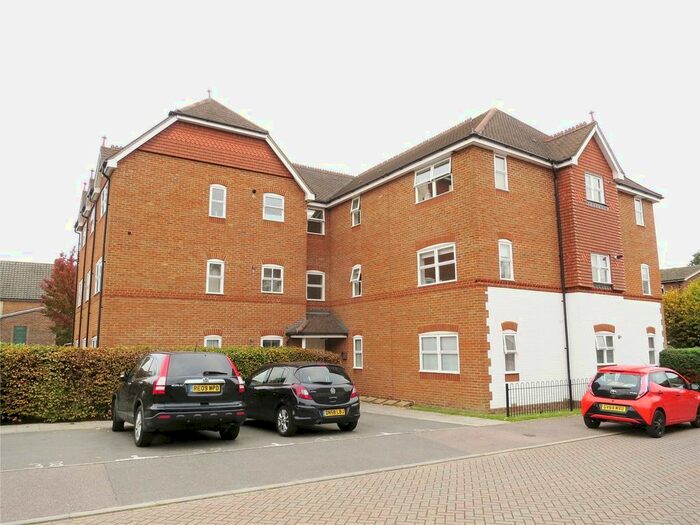 2 Bedroom Flat To Rent In Regents Mews, Victoria Road, Horley, Surrey RH6