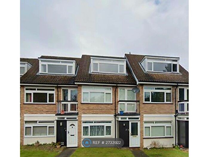1 Bedroom Maisonette To Rent In St. Peters Close, Bushey Heath, Bushey, WD23