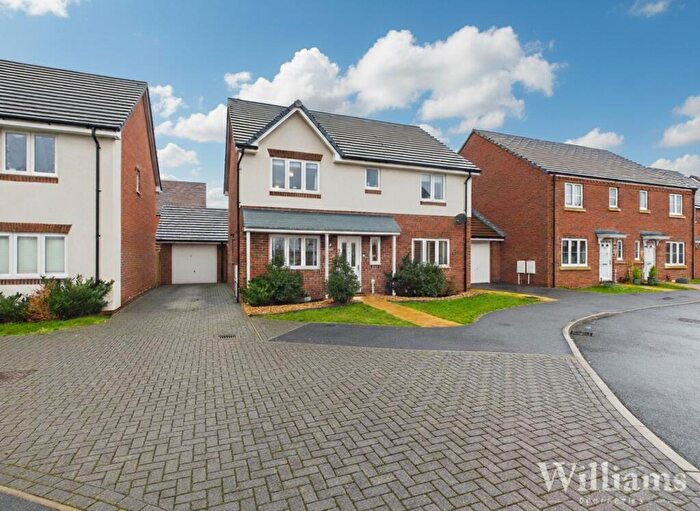 4 Bedroom Detached House For Sale In Barcelona Boulevard, Aylesbury, HP21