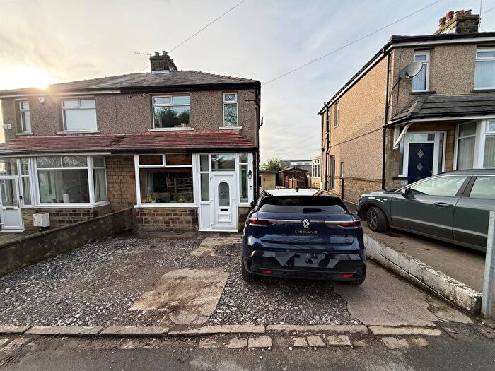 3 Bedroom Semi Detached House For Sale In Wrose View, Shipley, BD18