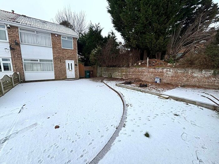 3 Bedroom Semi Detached House For Sale In Pentland Avenue, Clayton, Bradford, BD14