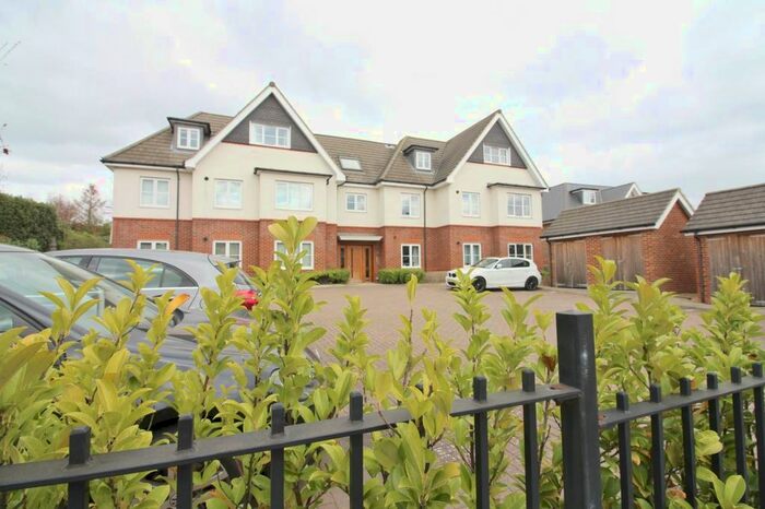 2 Bedroom Flat To Rent In Kingsend, Ruislip, HA4
