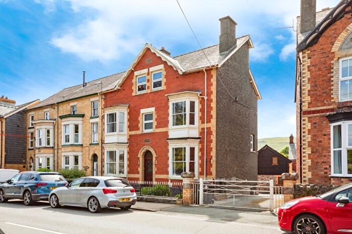 6 Bedroom End Of Terrace House For Sale In East Street, Rhayader, LD6