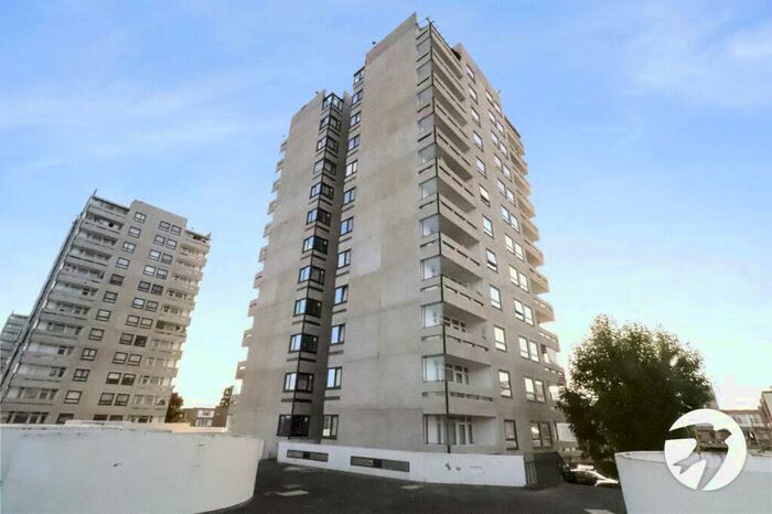 3 Bedroom Flat To Rent In Hartslock Drive, London, SE2