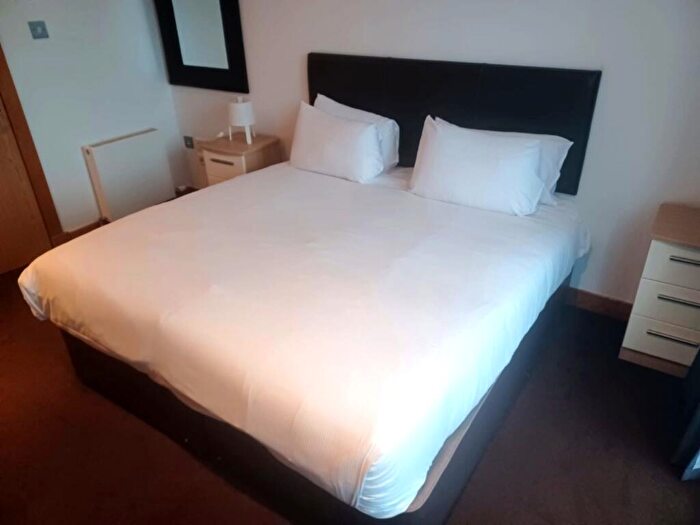4 Bedroom Serviced Apartments To Rent In Fully Furnished Bed Town House, EH3