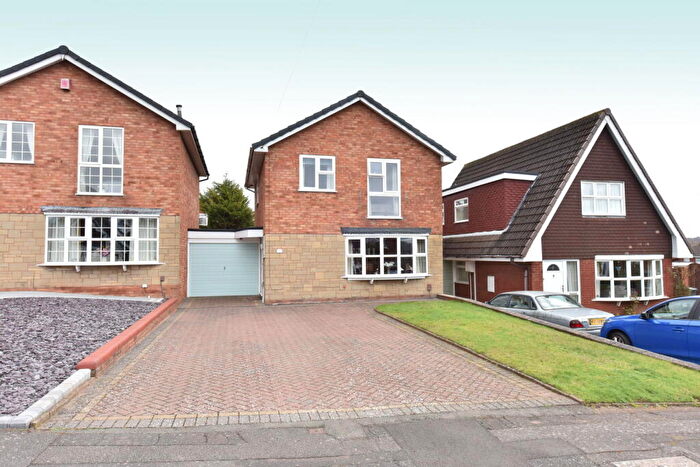 3 Bedroom Link Detached House For Sale In Kingswinford, Garret Close, DY6