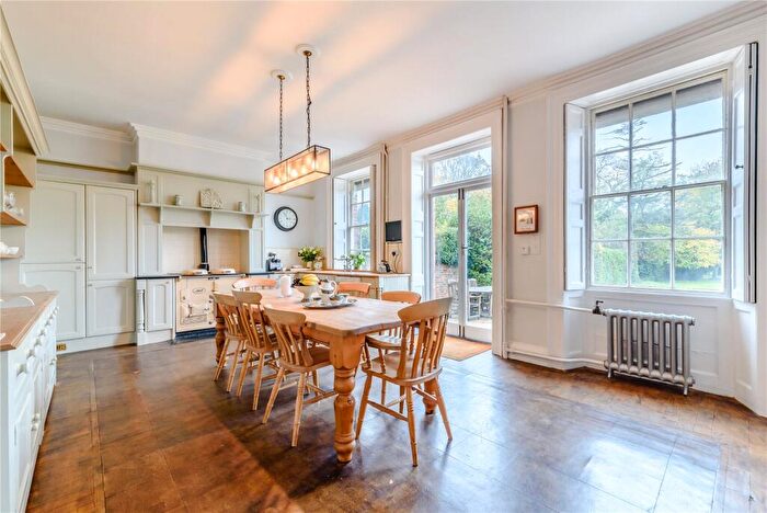 8 Bedroom Semi-Detached House For Sale In Bath Road, Kiln Green, Berkshire, RG10