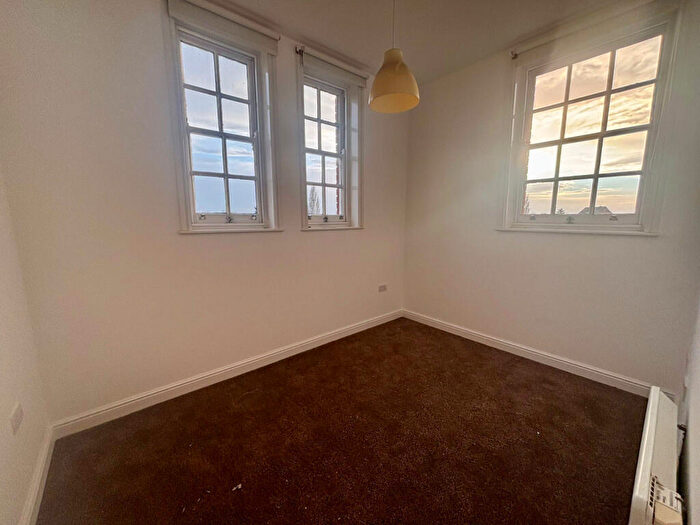 2 Bedroom Flat To Rent In College Gate, Salisbury Close, CW2