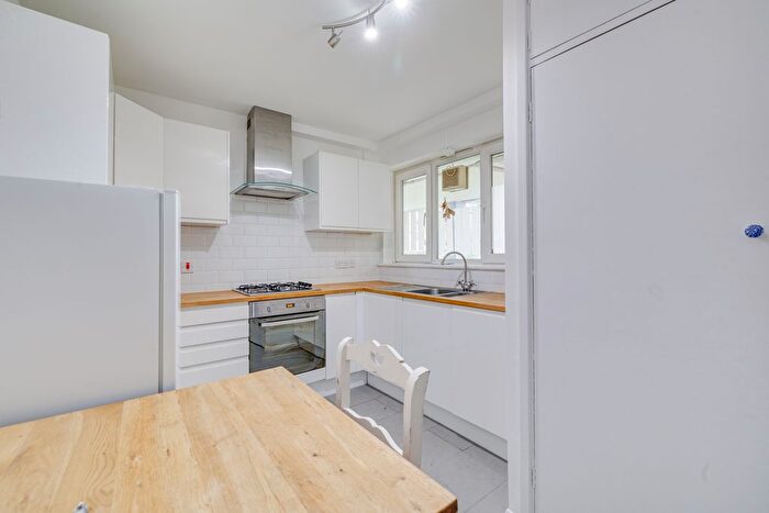 1 Bedroom Flat To Rent In Rocque House, Estcourt Road, SW6