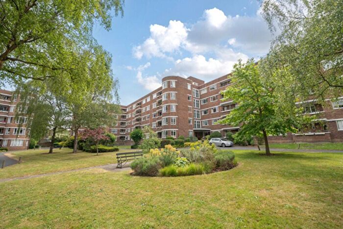1 Bedroom Flat For Sale In Champion Hill, Camberwell, London, SE5