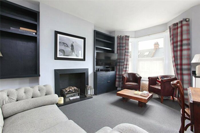 2 Bedroom Flat To Rent In Ravenslea Road, Balham, London, SW12