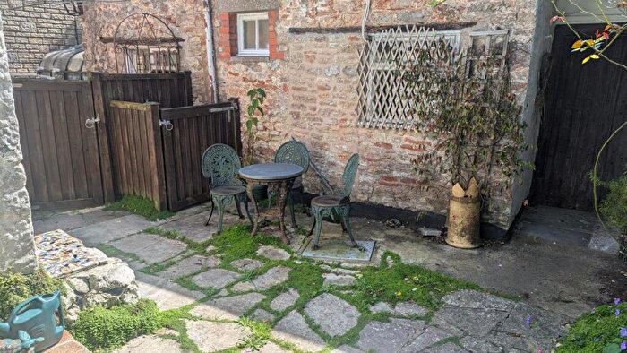 2 Bedroom Cottage For Sale In St Thomas Street, Wells, BA5