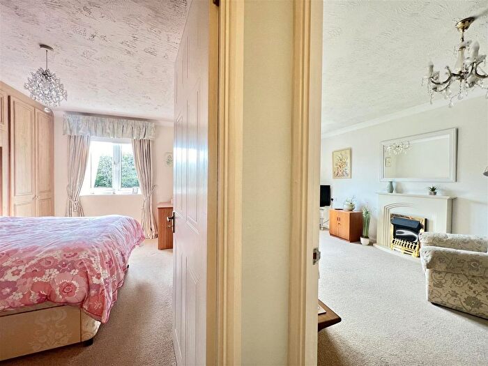 1 Bedroom Flat For Sale In Malborough Court, Cranley Gardens, Wallington, SM6