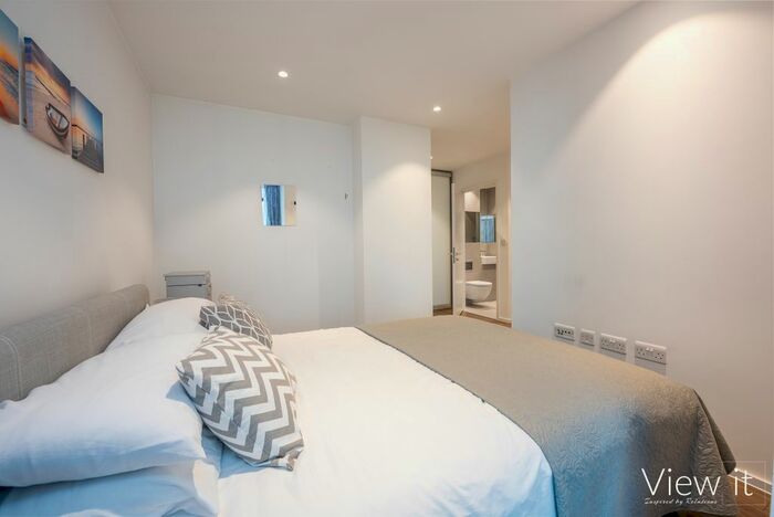 2 Bedroom Flat To Rent In Spectrum Way, Battersea, Wandsworth, London, SW18