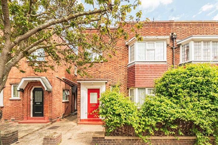 2 Bedroom Flat To Rent In Fairlawn Avenue, Chiswick, W4