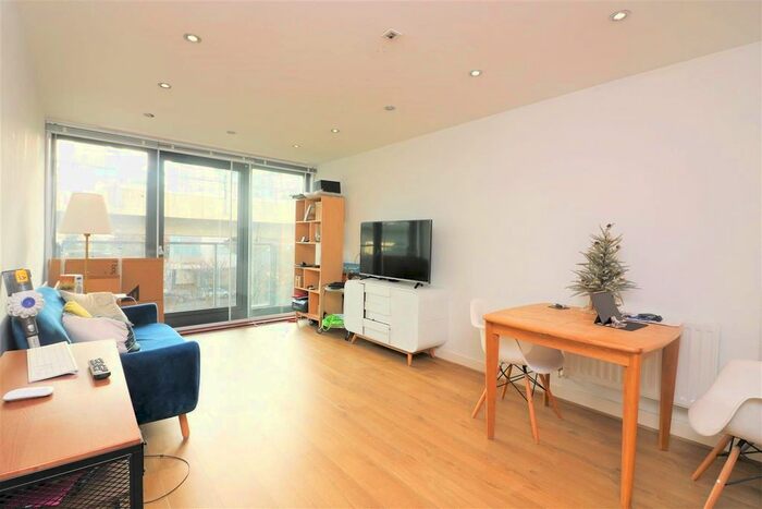 1 Bedroom Flat To Rent In Elektron Tower, Blackwall Way, Canary Wharf, E14