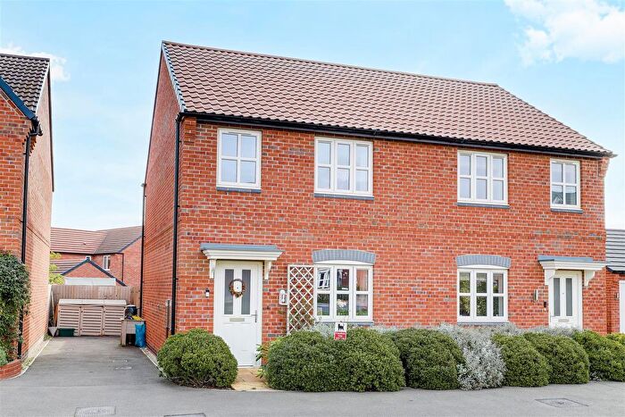 3 Bedroom Semi-detached House For Sale In Baxter Close, Hucknall, Nottinghamshire, NG15