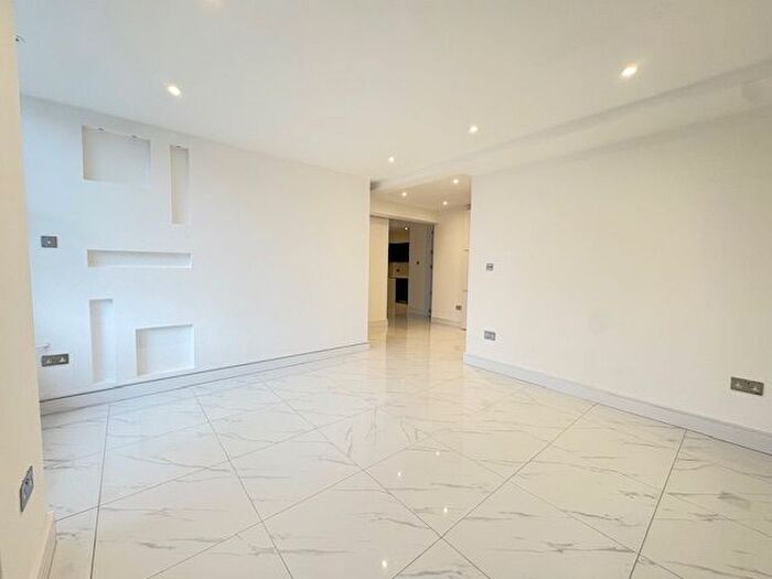 3 Bedroom Flat To Rent In Porchester Road, London, W2