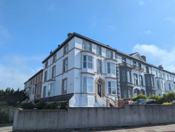 2 Bedroom Ground Flat To Rent In Promenade, Southport, Merseyside, PR9