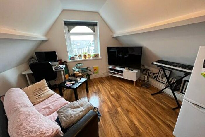 1 Bedroom Flat To Rent In Richmond Road Cardiff, CF24