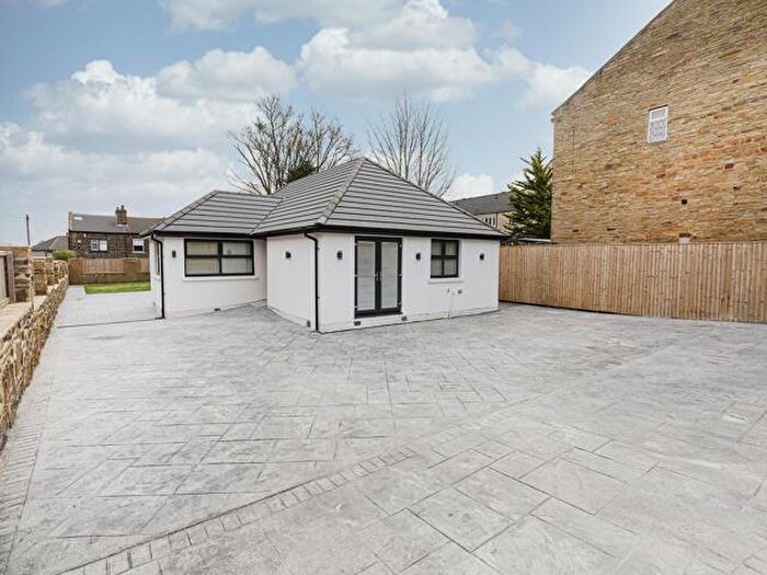 4 Bedroom Detached Bungalow To Rent In Undercliffe Road, Eccleshill, BD2