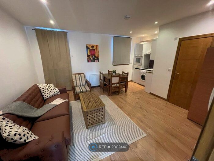 1 Bedroom Flat To Rent In Kempsford Gardens, London, SW5