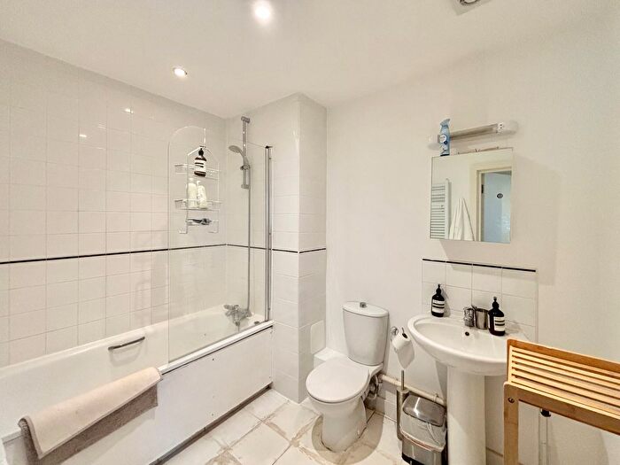 1 Bedroom Flat To Rent In Pentonville Road, London, N1