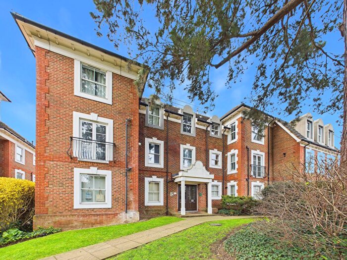 2 Bedroom Flat To Rent In Woodside Avenue, London, N12