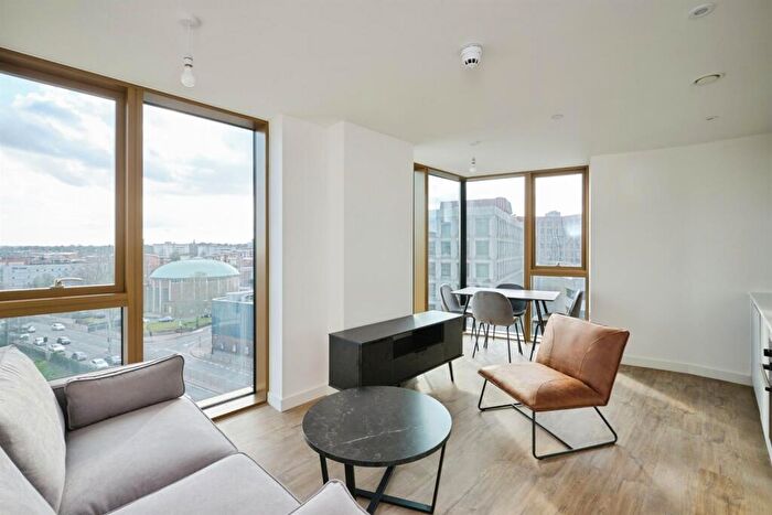 2 Bedroom Flat To Rent In South Central, B5