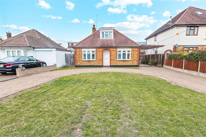 3 Bedroom Detached Bungalow For Sale In Nevendon Road, Wickford, SS12