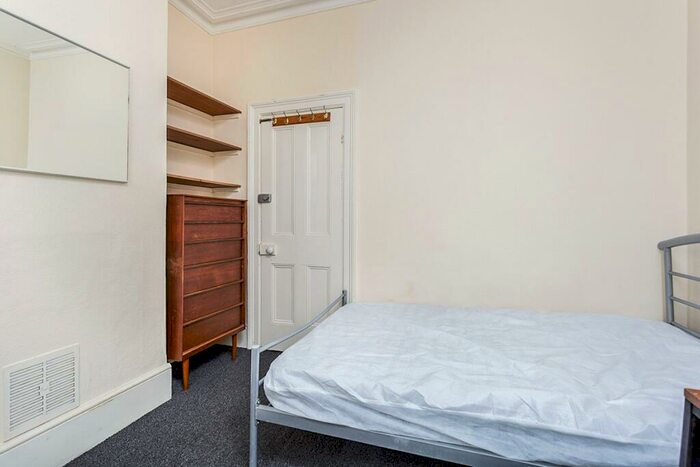 5 Bedroom House To Rent In Montgomerie Road, Southsea, PO5