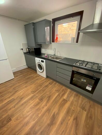2 Bedroom Flat To Rent In High Street North, Manor Park, E12