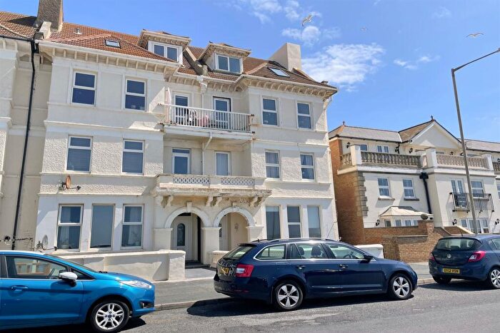 2 Bedroom Apartment For Sale In The Esplanade, BN25