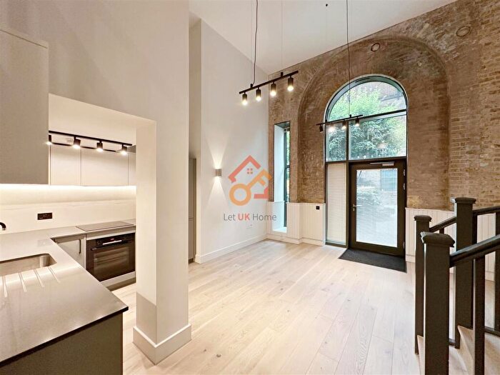 3 Bedroom House To Rent In Windsor Square, London, SE18