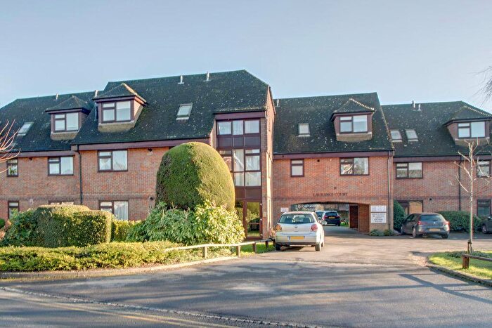 2 Bedroom Flat To Rent In Dean Street - Central Marlow, SL7